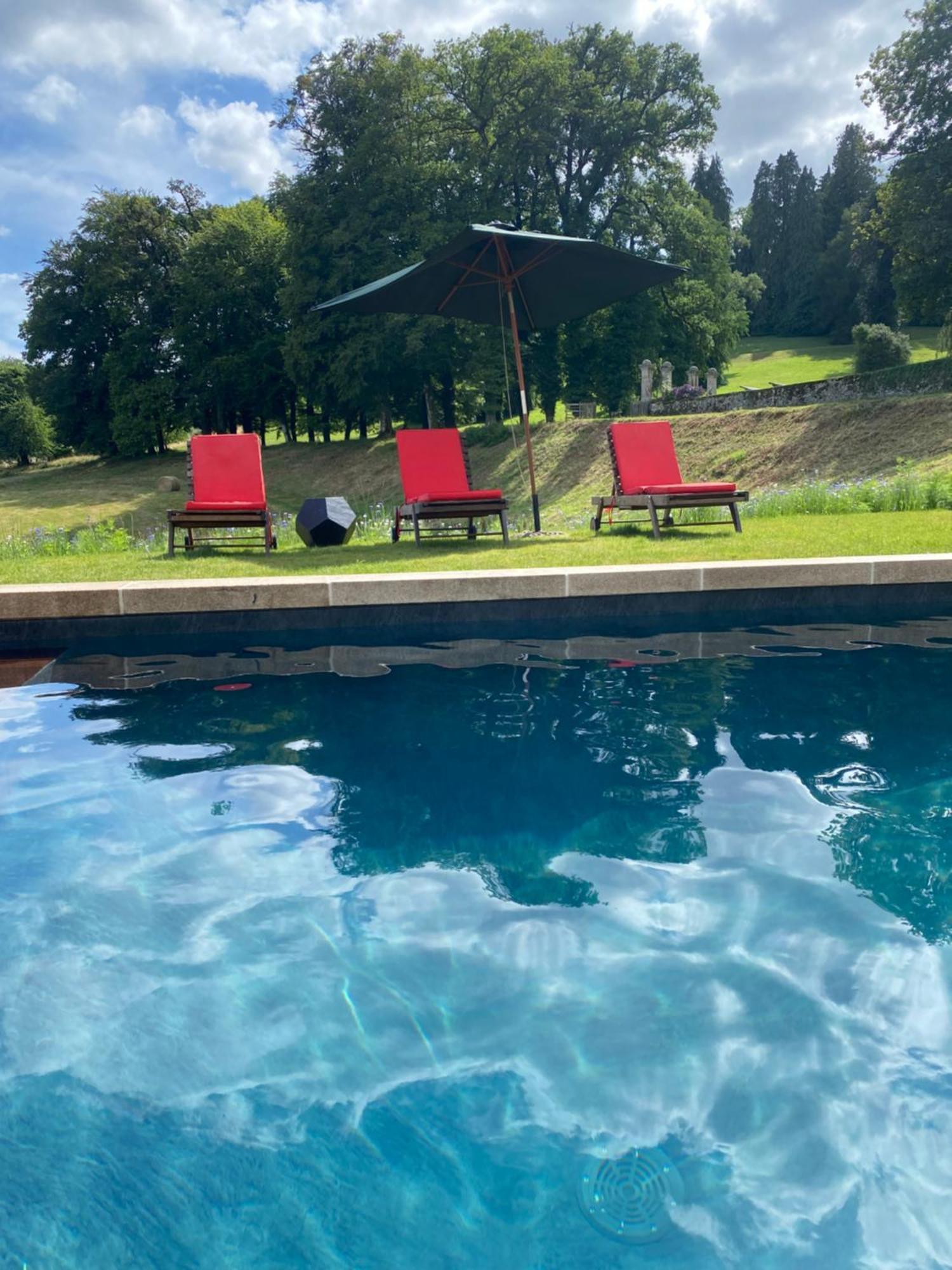 Domaine De Montmery Sa Piscine Son Jardin Ses Espaces Ambazac Exterior photo