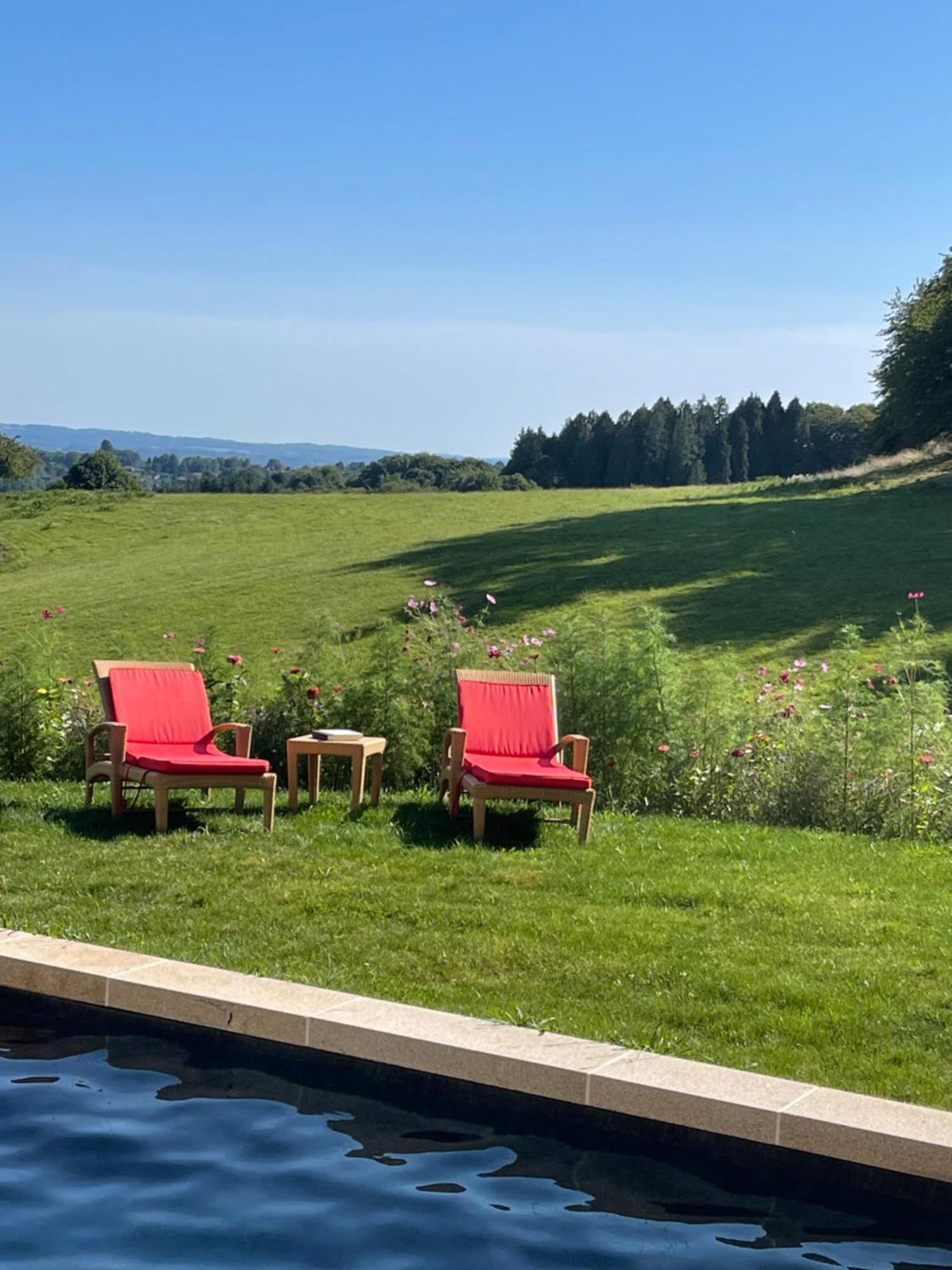 Domaine De Montmery Sa Piscine Son Jardin Ses Espaces Ambazac Exterior photo